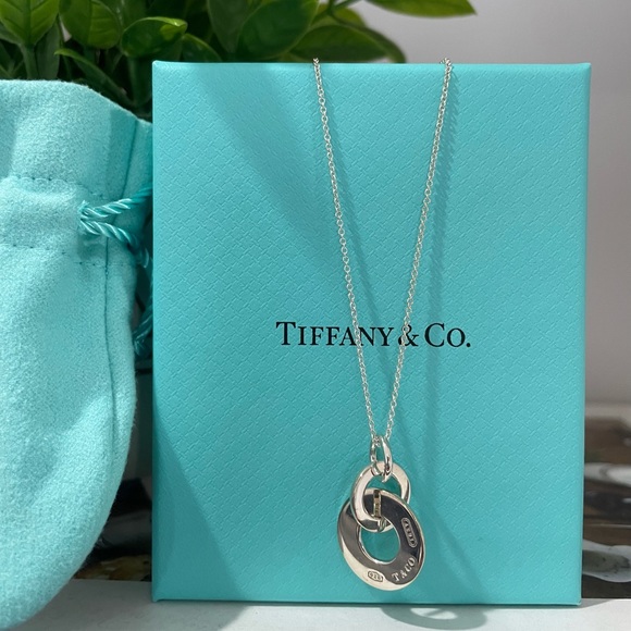 Tiffany 1837 Interlocking pendant 16-18 inches - Picture 2 of 4